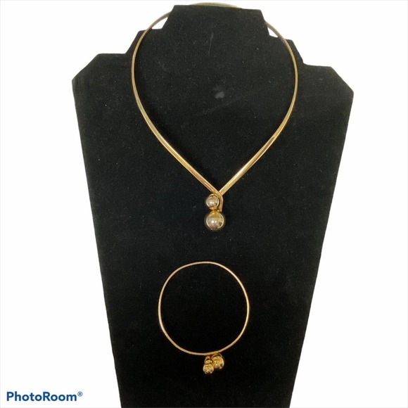 Gold tone Wire Collar Statement Necklace and Bracelet Set - Picture 1 of 6